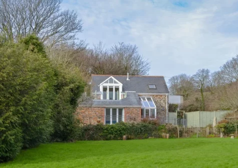 The large lawned garden at Willow Barn, Polmassick