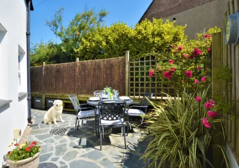 The enclosed tiered patio garden & outdoor sitting area at Willow Cottage, St Merryn