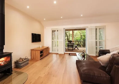 The living area at Willow Lodge, South View Lodges, Shillingford St George
