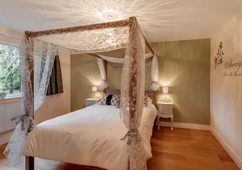 Bedroom #1 at Willow Lodge, South View Lodges, Shillingford St George