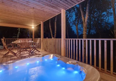 The hot tub at Willow Lodge, South View Lodges, Shillingford St George