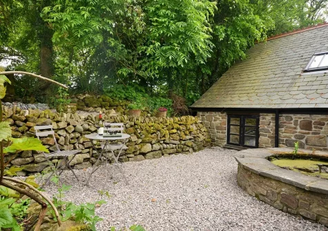 The gravelled couryard to the rear of Wind In The Willows, Morwenstow