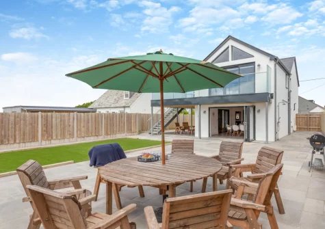 The patio, barbecue, alfresco dining area & garden at Windmill View, Trevone