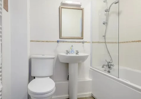 The bathroom at Windward Cottage, Hillhead