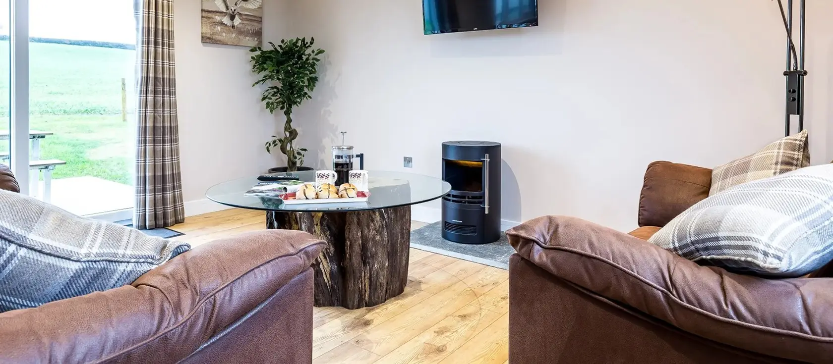 Windwhistle Lodge, South Molton is a charming two-bedroom countryside retreat featuring a private hot tub and breathtaking rural views. Explore 70 acres of working farmland, enjoy river fishing, and discover North Devon's beautiful golden beaches.