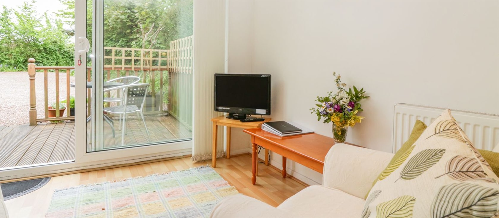Wisteria Cottage, Exmouth is a bright one bedroom holiday cottage with a private deck, bicycle storage and off-road parking. Modern and well-equipped it is well-located for beaches, sightseeing and country walks beside the River Exe.
