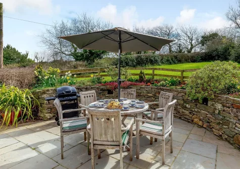 The patio, barbecue, alfresco dining area & garden at Withymore Cottage, Malborough
