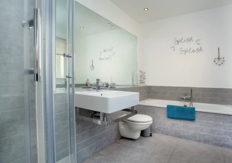 The bathroom at Wonkey Donkey Cottage at Stoneleigh Holiday Village, Weston