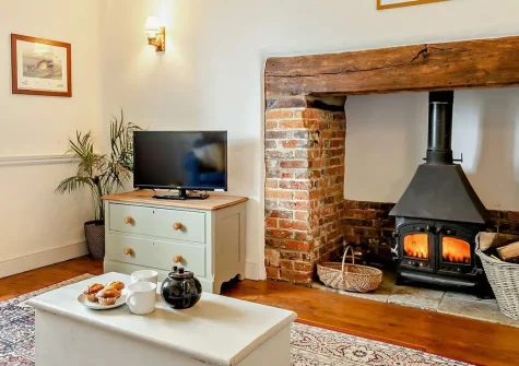 Wonover, Musburry is a characterful Grade II listed farmhouse offering countryside views, starlit hot tub relaxation, and on-site vineyard experiences. Explore three counties from this charming Devon retreat, perfect for memorable family holidays.