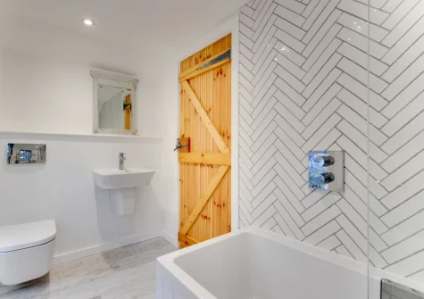 The bathroom at Woodbine Cottage, Padstow