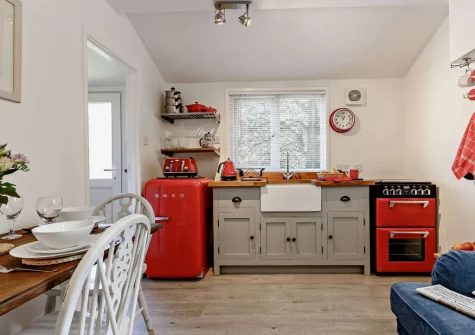 The kitchen & dining area at Woodcutters Cottage at Greatrock Farm, Hennock