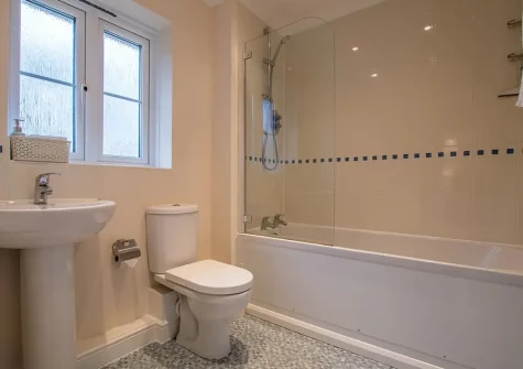 The bathroom at Woodland Cottage, Bampton