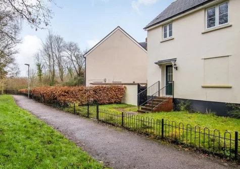 Woodland Cottage is situated in the historic town of Bampton, within walking distance of shops, pubs, cafes & restaurants