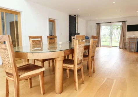 The dining area at Woodlands Close, Treator