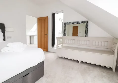 Bedroom #1 at Woodlands Close, Treator