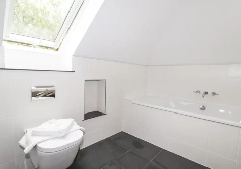 The bathroom at Woodlands Close, Treator