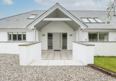 Outside Woodlands Close, Treator