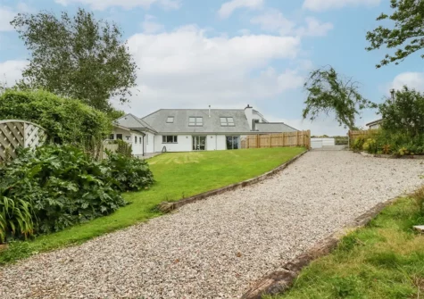 Outside Woodlands Close, Treator