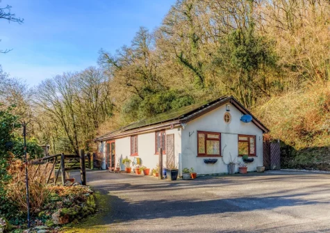 Woodlands Cottage is a tranquil, riverside retreat in the heart of the Cornish countryside set within 12 acres of private woodland