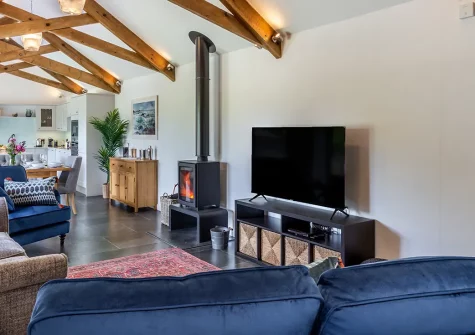 Woodside Barn, Hartland is a stunning newly converted barn with three bedrooms, private hot tub, and enclosed courtyard. Enjoy dramatic coastal views, cliff-top walks, and North Devon's beaches. Perfect for unforgettable family holidays.