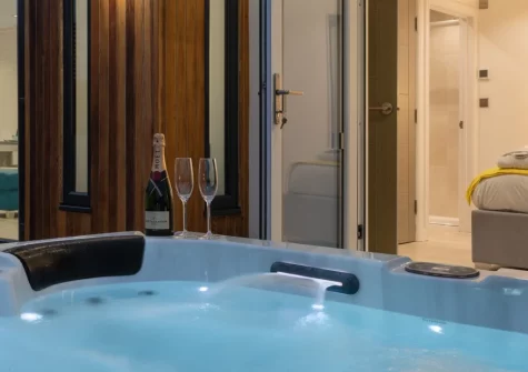 The hot tub at Woolacombe Retreat, Hillview, Mullacott