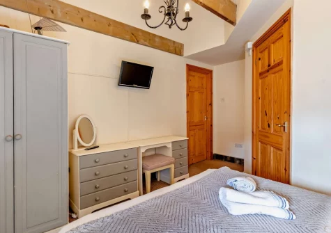 Bedroom #1 at Woolstone Dunstanvilles Dairy, Box's Shop