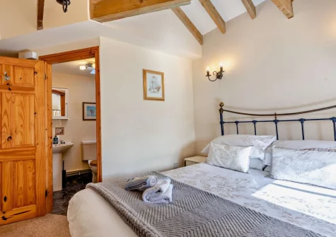 Bedroom #1 at Woolstone Dunstanvilles Dairy, Box's Shop