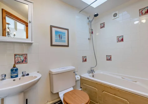 Bedroom #1 en-suite bathroom at Woolstone Dunstanvilles Dairy, Box's Shop