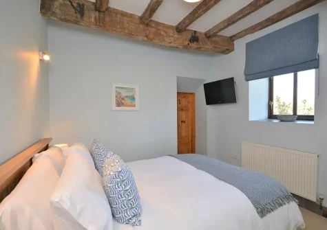 Bedroom #1 at Woolstone Grenvilles Granary, Box's Shop