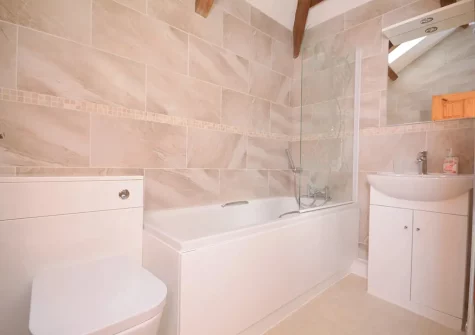 The bathroom at Woolstone Grenvilles Granary, Box's Shop
