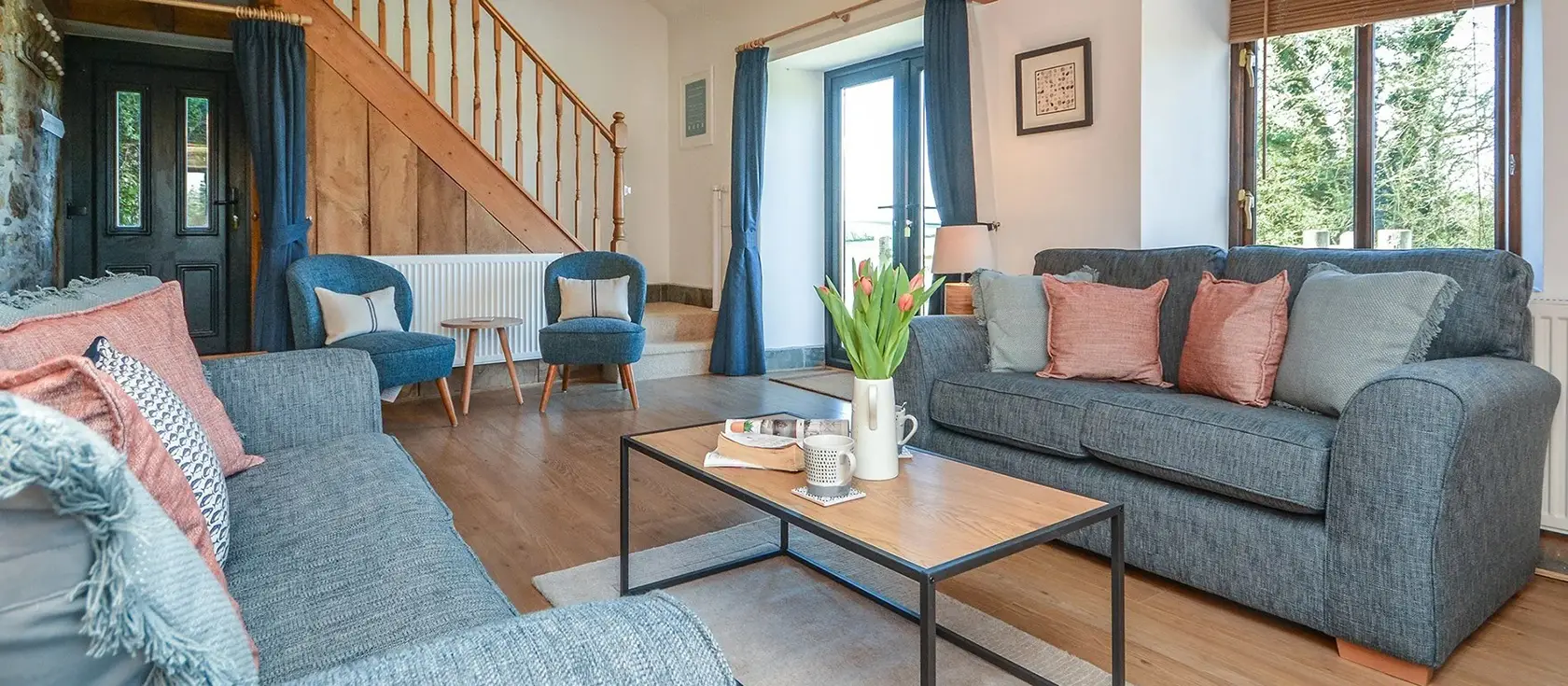 Woolstone Grenvilles Granary, Box's Shop is a beautifully converted stone granary with three bedrooms, fishing lakes, and extensive leisure facilities. Perfect countryside base for exploring Cornwall's stunning beaches and Devon's attractions.