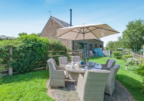 The enclosed garden & alfresco dining area at Woolstone Teagues Trail, Box's Shop
