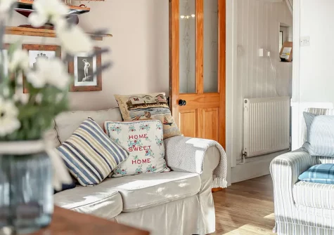 The living room at Wren Cottage, Brixham