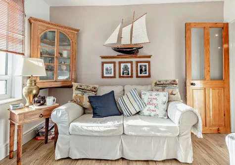 The living room at Wren Cottage, Brixham