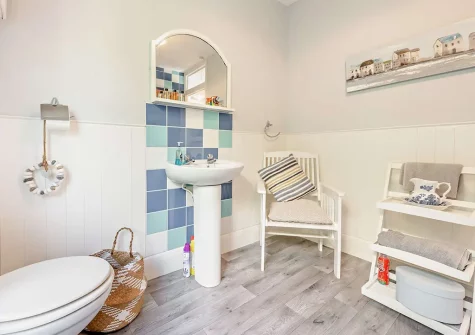 The bathroom at Wren Cottage, Brixham