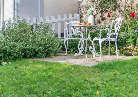 The patio, outdoor sitting area & garden at Wren Cottage, Brixham