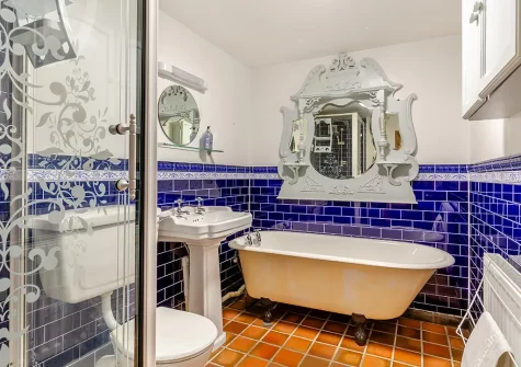 The bathroom at Wren Cottage, St Ives
