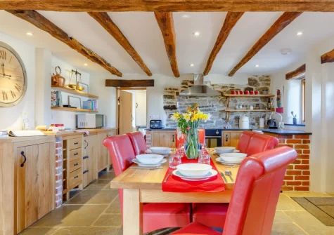The kitchen & dining area at Wrens Thatch, Ebberley