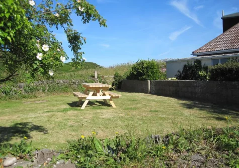 The sharde garden & alfresco dining area at Wykeham, Mortehoe