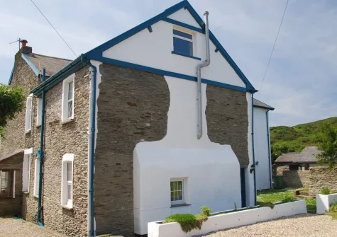 Wykeham is a converted vicarage in the enchanting Devonshire village of Mortehoe
