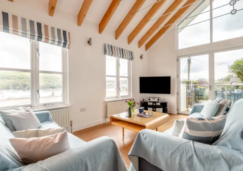 The living area at Yardarm Cottage, Fowey