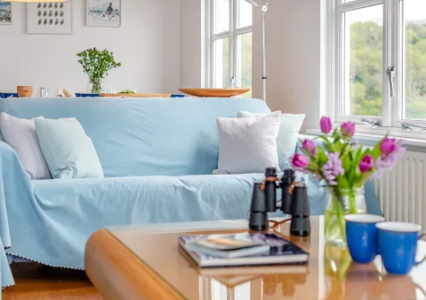 The living area at Yardarm Cottage, Fowey