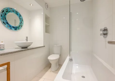 The bathroom at Yardarm Cottage, Fowey