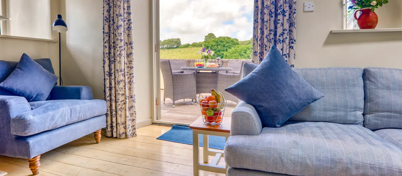 Yennadon Cottage, Gitcombe Estate, Cornworthy is a two bedroom two bathroom barn conversion with excellent onsite amenities. Open plan living with private terrace & rural views. Onsite swimming pools, tennis, soft play area & adventure park in 14 acres.