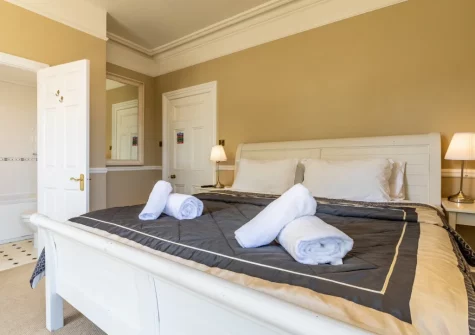 Bedroom #2 & en-suite bathroom at Yeoldon House, Bideford