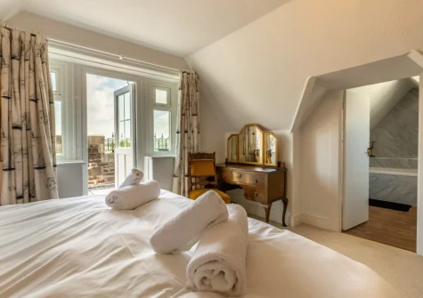 Bedroom #6 at Yeoldon House, Bideford