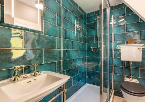 Bedroom #7 en-suite shower room at Yeoldon House, Bideford