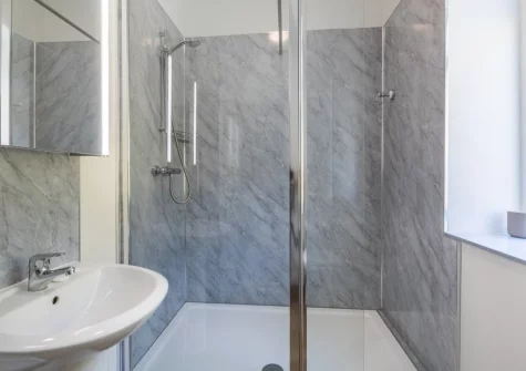 Bedroom #8 en-suite shower room at Yeoldon House, Bideford