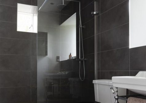 The shower room at Yetson House, Yetson
