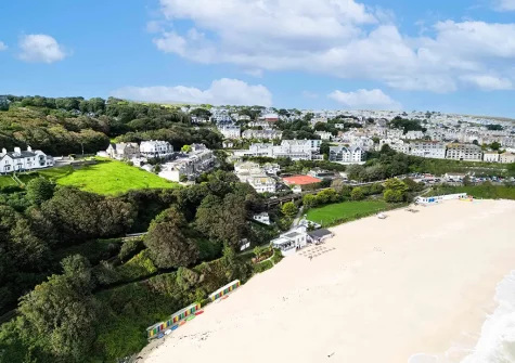 Zareba is ideally located above ST Ives' Porthminster Beach